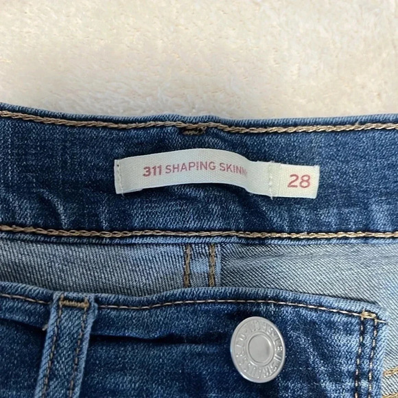 Levi Strauss and Company women’s size 28 waist 28 leg 30 Straight leg jeans - Picture 3 of 9